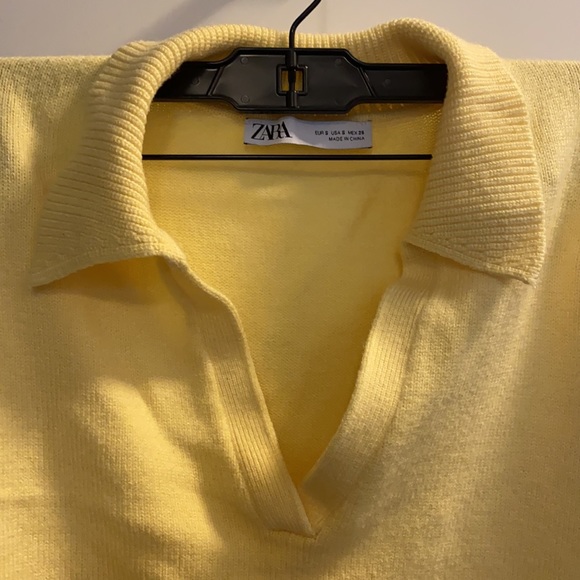 Zara open collar sweater in yellow in small - Picture 3 of 3